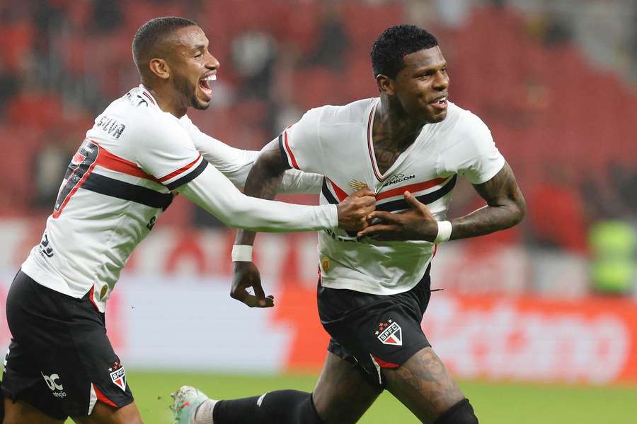 Arboleda comemora gol marcado sobre o Internacional