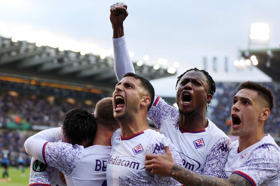 Los jugadores de la Fiorentina celebran el pase a la final en Brujas