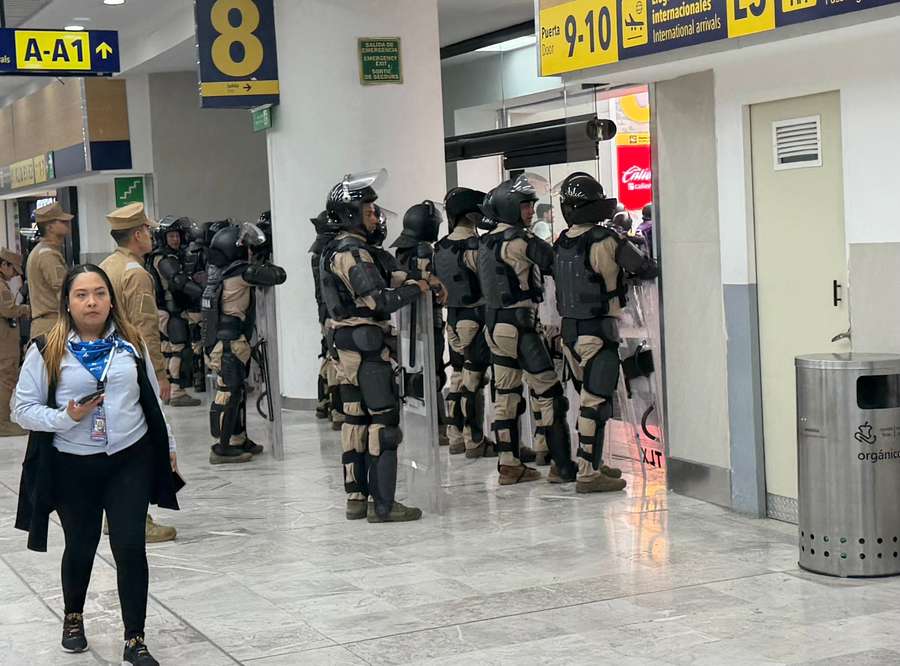 Polícia nas entradas do Aeroporto da Cidade do México Polícia nas entradas do Aeroporto da Cidade do México