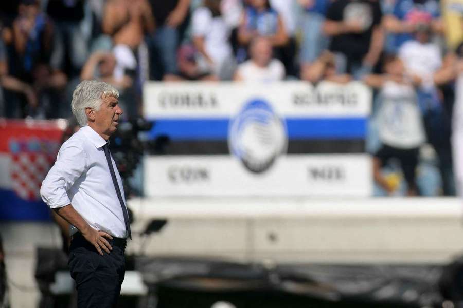 Gasperini looks on during Atalanta's win over Fiorentina