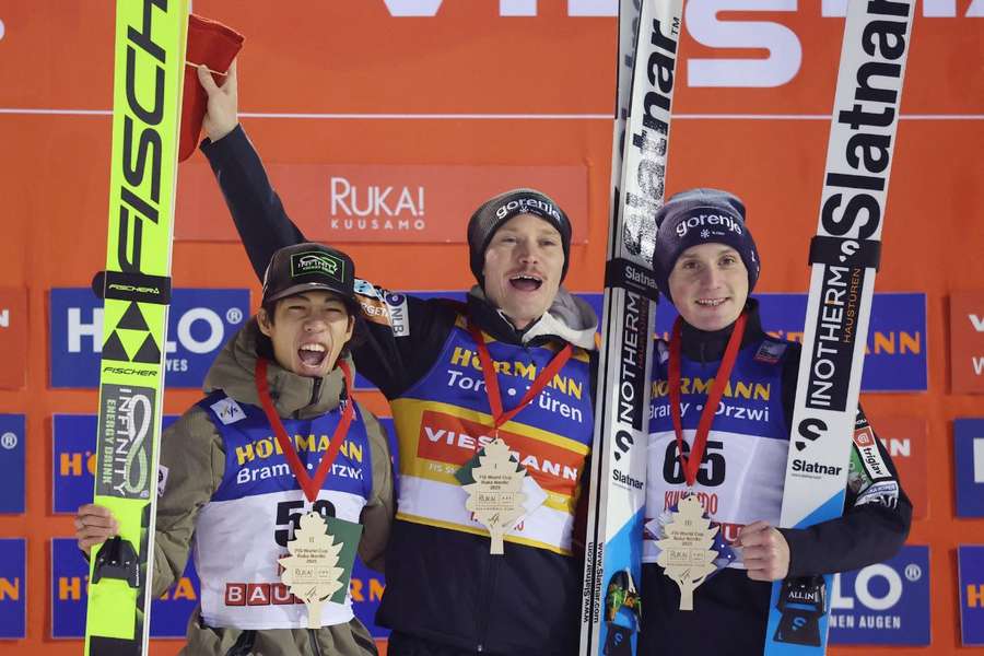 Podium sobotniego konkursu Pucharu Świata w Ruce Podium sobotniego konkursu Pucharu Świata w Ruce