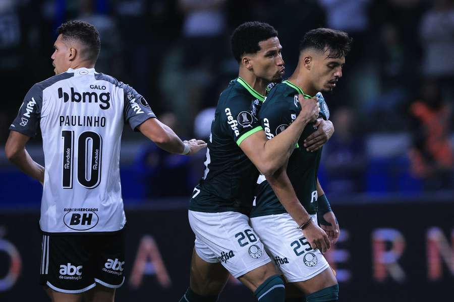 Gabriel Menino chega a Belo Horizonte para acerto com o Atlético-MG