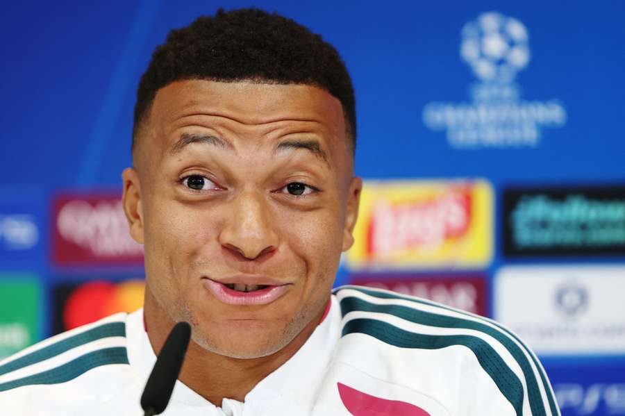 Mbappé na tlačovej konferencii. Mbappé na tlačovej konferencii.