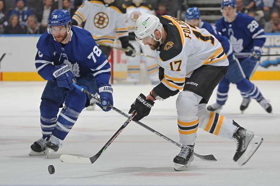 Boston lagde yderligere afstanden til forfølgerne med to points i Toronto