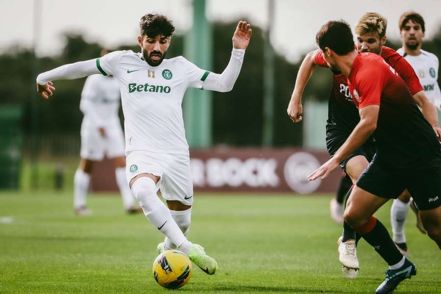 Esgaio marcou e fez duas assistências