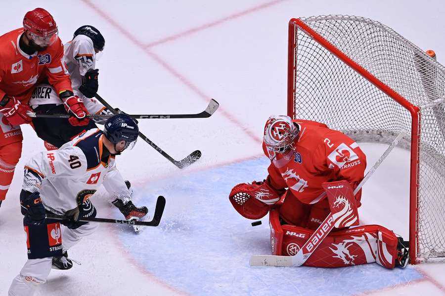 Marek Mazanec kapituloval v utkání s Växjö třikrát.