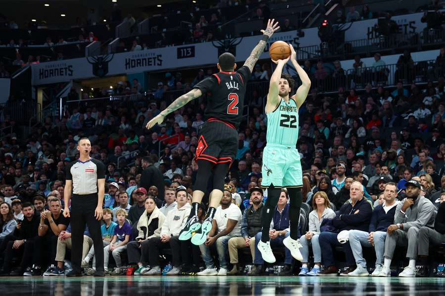 Hornets y Bulls 'hicieron aguas' anoche.