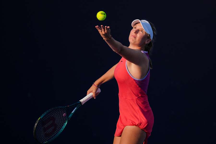 Linda Fruhvirtová zabojuje o finálovou účast na větším podniku ITF v Indii.