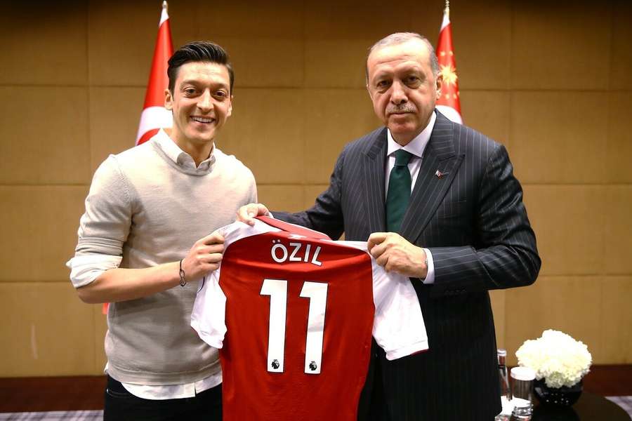 Özil com o polêmico presidente turco, Recep Erdogan