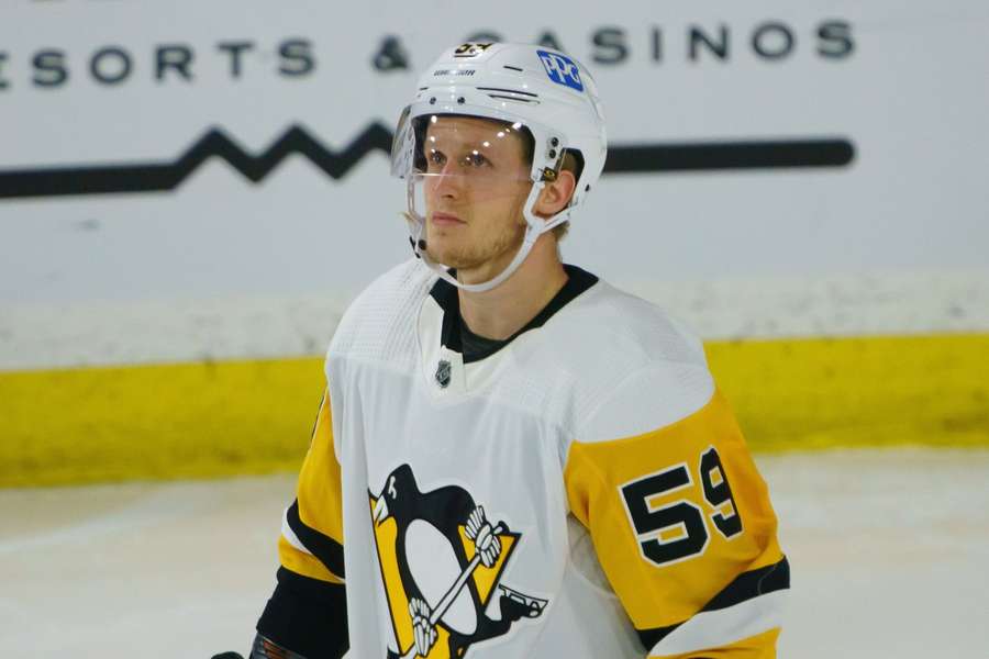 Jake Guentzel strelil v NHL 197 gólov.