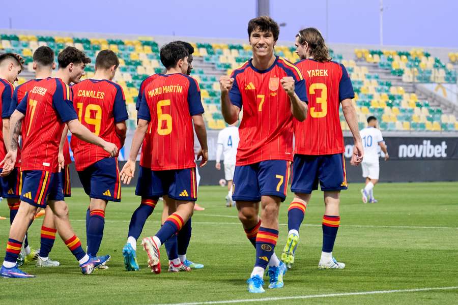 Gonzalo García celebra un gol a Chipre