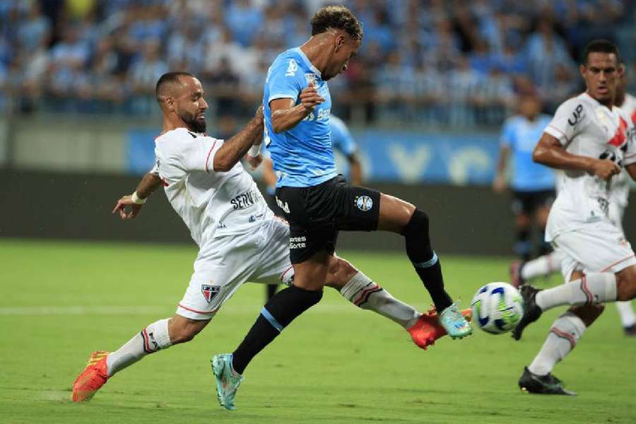 Grêmio custou a abrir o placar no primeiro tempo