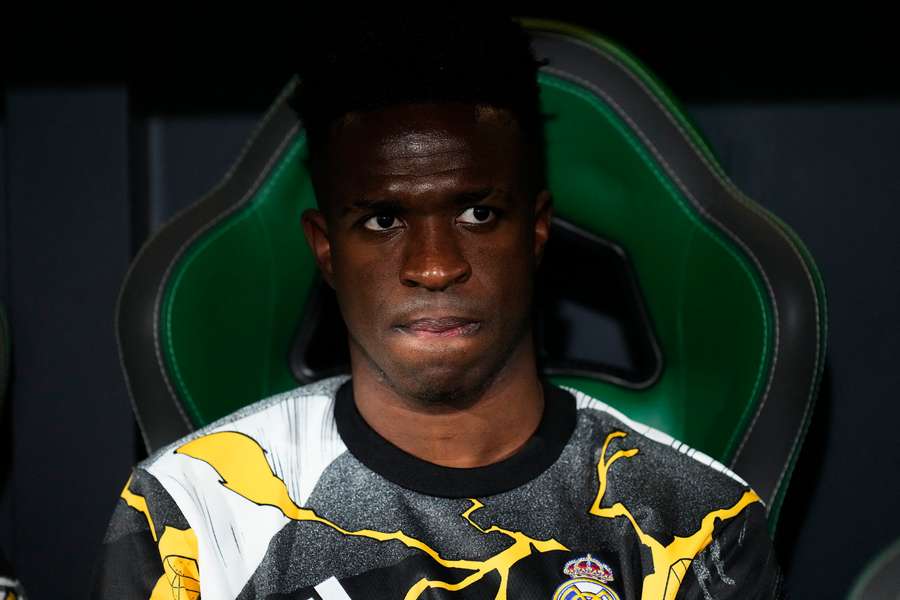 Vini Jr. looking dejected on the bench 