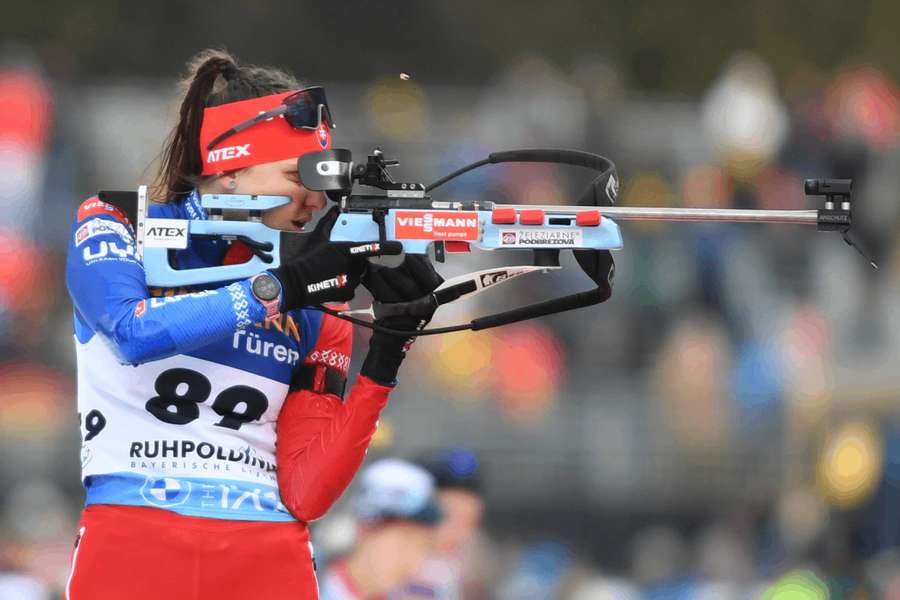 Biatlonistka Zuzana Remeňová počas streľby na podujatí Svetového pohára v januári 2023 v nemeckom Ruhpoldingu.