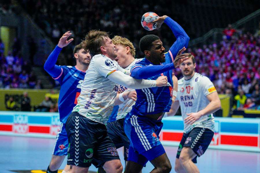 La France bat la Norvège et termine le tour préliminaire en tête de son groupe