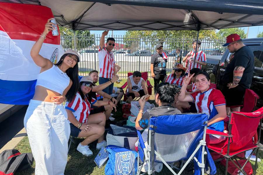 Torcida paraguaia preparada para o calor da Filadélfia Torcida paraguaia preparada para o calor da Filadélfia