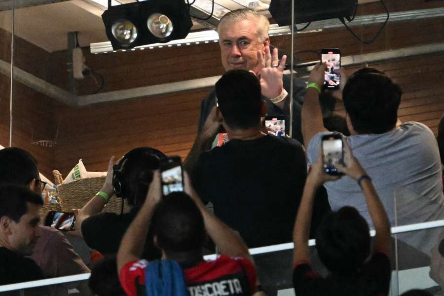 Ancelotti no Maracanã em Flamengo x Deportivo Táchira