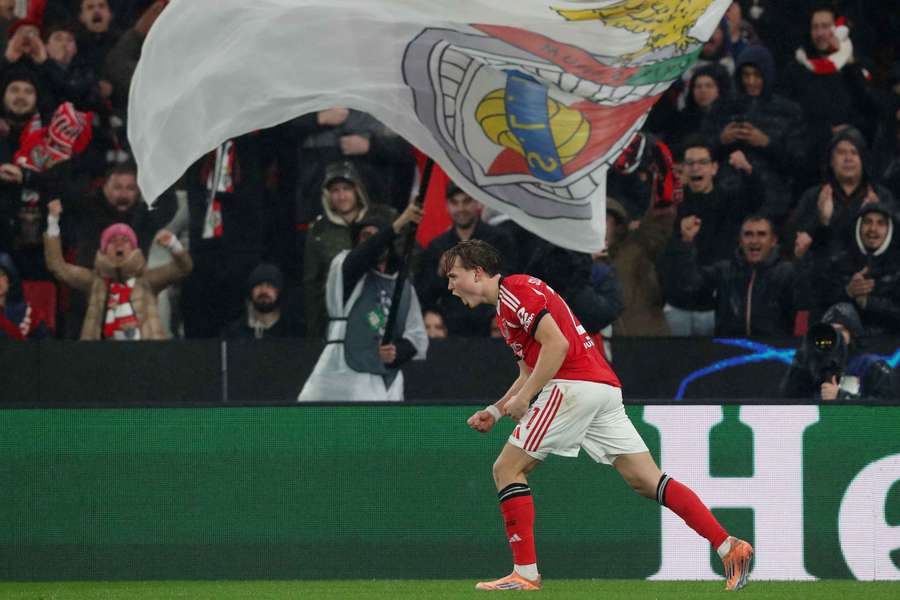 Schjelderup bisou no triunfo diante do Real Madrid