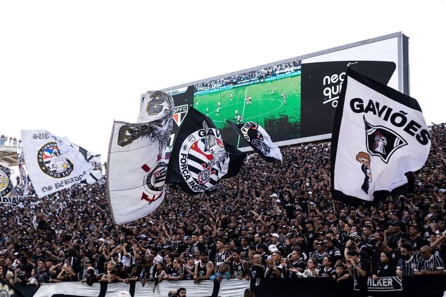 Corinthians terá de jogar sem adeptos no seu estádio