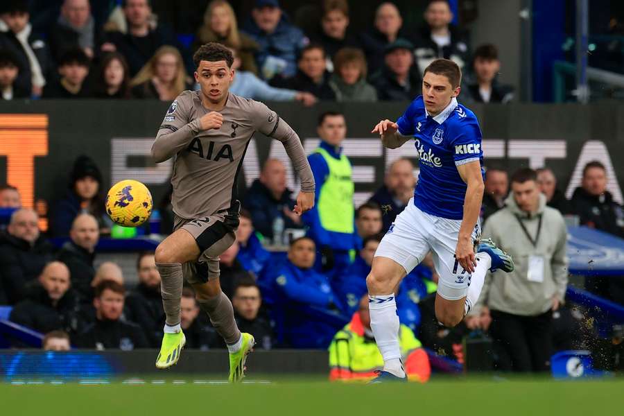 Everton spolerer festen for Tottenham i døende sekunder