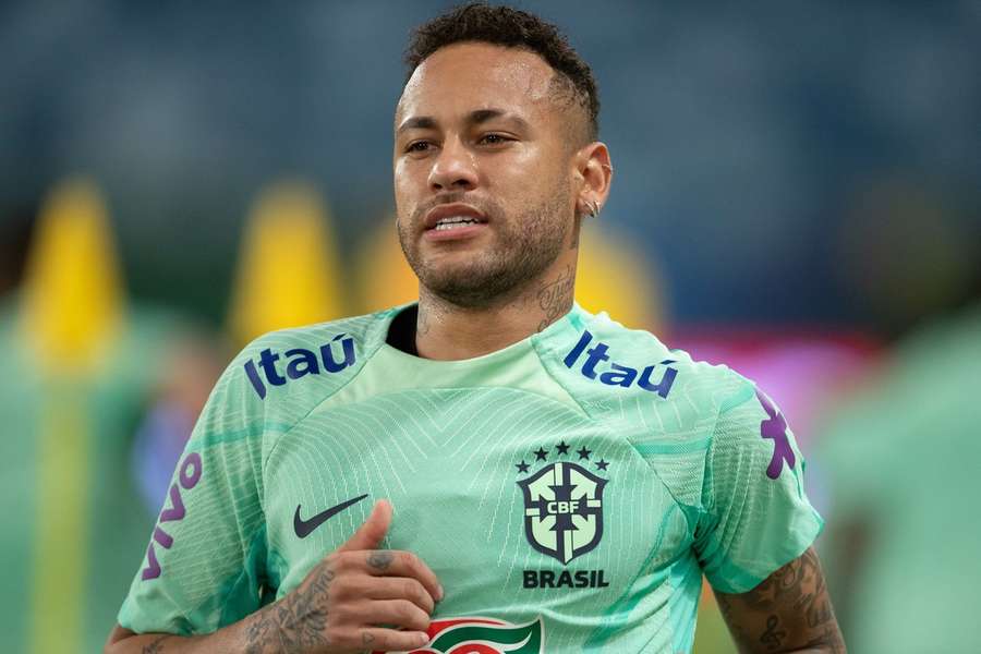 Neymara čeká další dlouhá rekonvalescence.