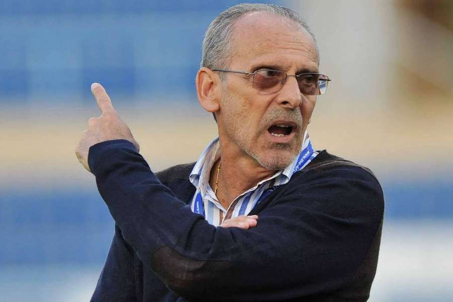 Jorvan Vieira, treinador português do Al Seeb