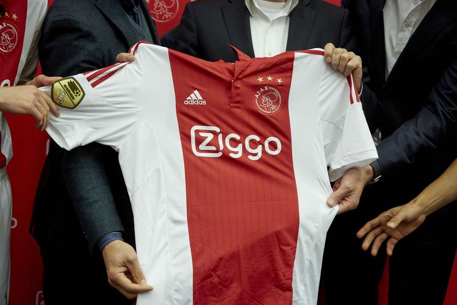 Ziggo werd 1 januari 2015 de nieuwe hoofdsponsor van Ajax