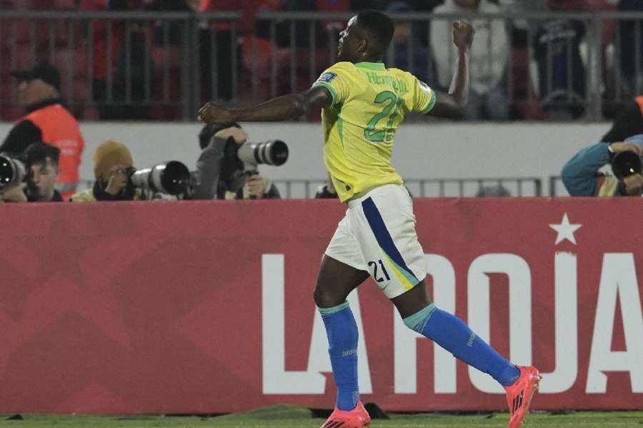 Luiz Henrique celebra gol da vitória brasileira em Santiago