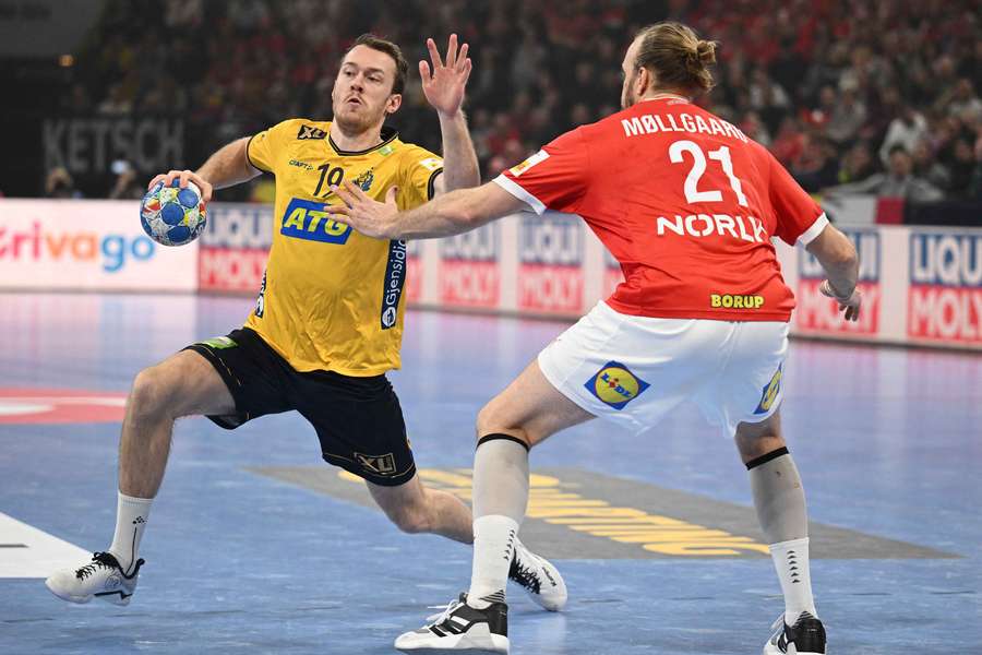 Henrik Møllgaard num jogo contra o seu arqui-inimigo.