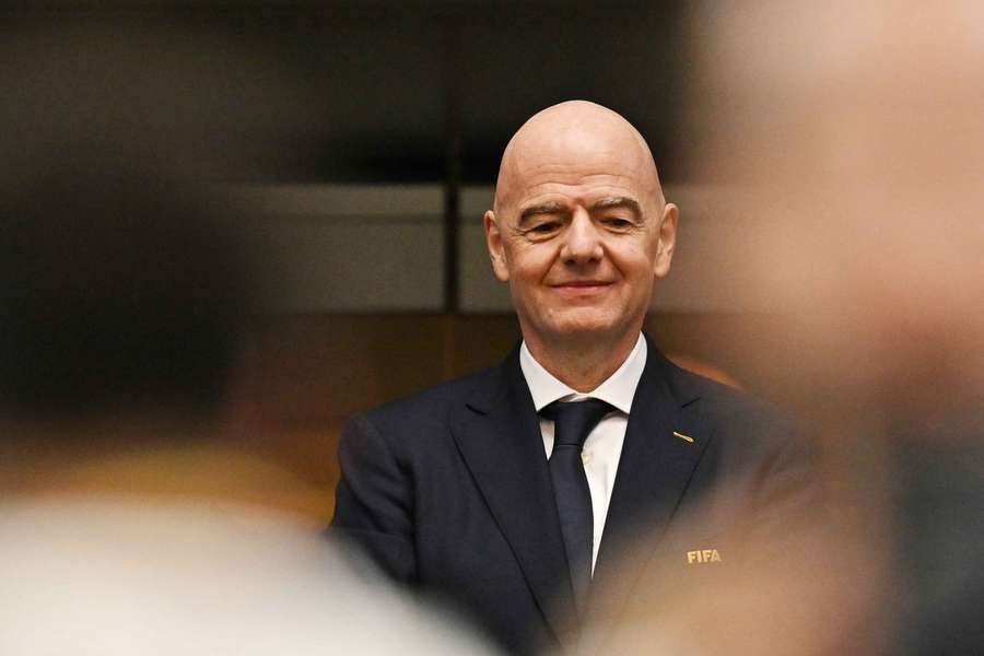 Infantino sa snaží zažehnať krízu. Infantino sa snaží zažehnať krízu.