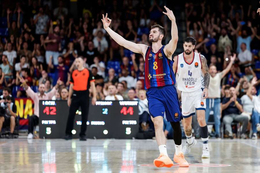 Darío Brizuela celebra una de sus múltiples canastas Darío Brizuela celebra una de sus múltiples canastas