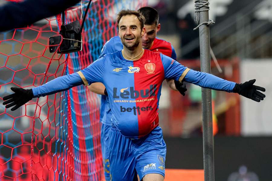 Piast przerwał serię Wisły Płock bez porażki, Nafciarze stracili fotel lidera