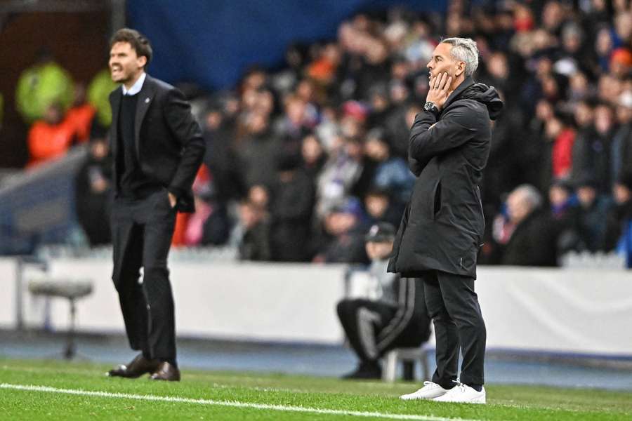 Carlos Vicens, treinador do SC Braga, com Danny Rohl (Rangers) em segundo plano Carlos Vicens, treinador do SC Braga, com Danny Rohl (Rangers) em segundo plano