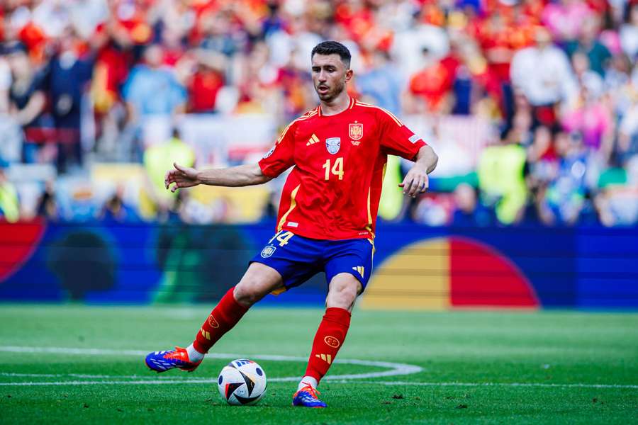 Aymeric Laporte durante o jogo com a Alemanha