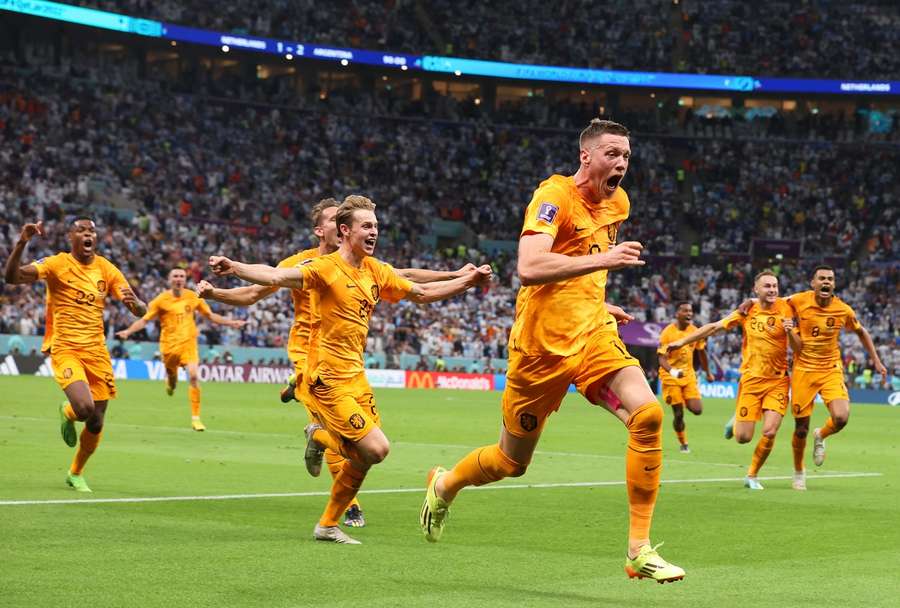 Kollektiver Jubel der Niederlande nach dem 2:2 durch Weghorst