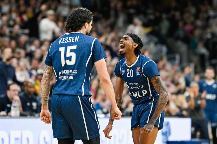 Heidelbergs Marcel Keßen (l.) und Michael Weathers rückt auf den vierten Rang der BBL vor