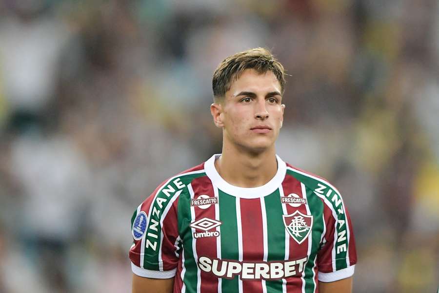 Bernal já iniciou o tratamento, mas recuperação deverá durar de três a quatro meses