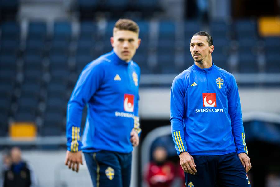 Ibrahimovic con la maglia della Svezia in allenamento