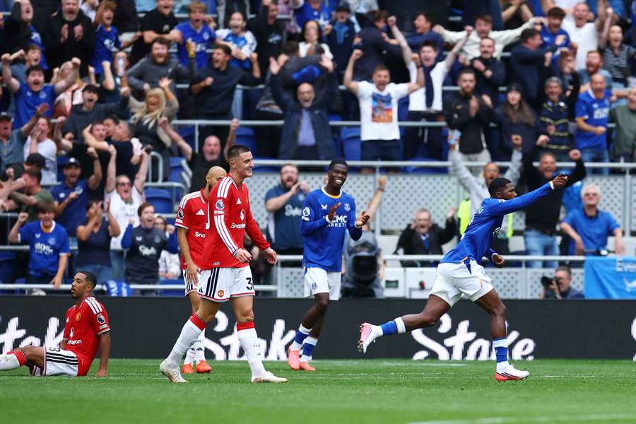Everton v závere zachránil bod.