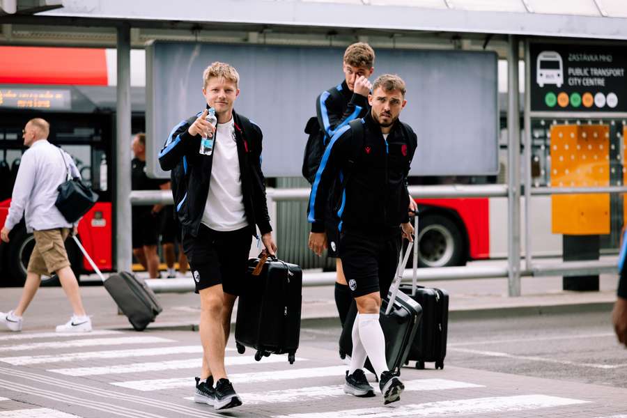 Plzeňští fotbalisté stále zůstávají na letišti.