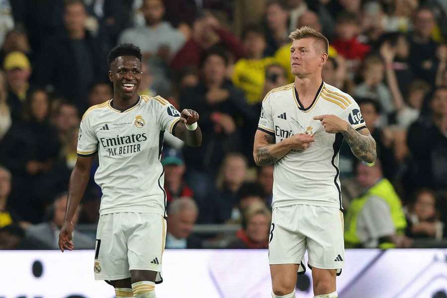 Toni Kroos com Vinícius Júnior no Real Madrid