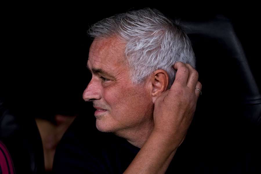 Mourinho en el banco del Bernabéu. Mourinho en el banco del Bernabéu.