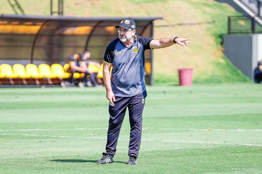 Enderson Moreira é o técnico do Vasco