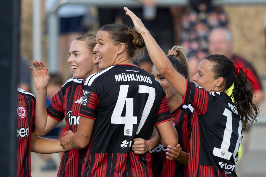 Die Eintracht-Damen zeigten eine einwandfreie Leistung. Die Eintracht-Damen zeigten eine einwandfreie Leistung.