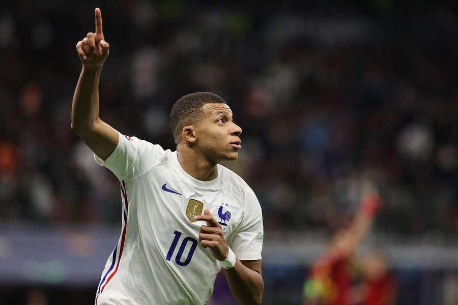 Mbappe celebrates winning the Nations League with France in 2021