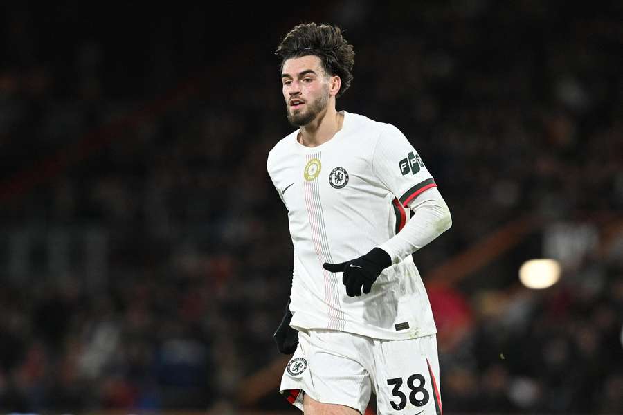 Chelsea make new Sunderland decision for Guiu