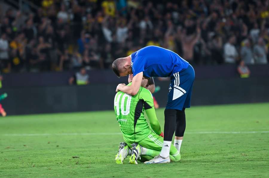 Dominik Livakovic si è dovuto consolare dopo aver subito 13 gol in una settimana.