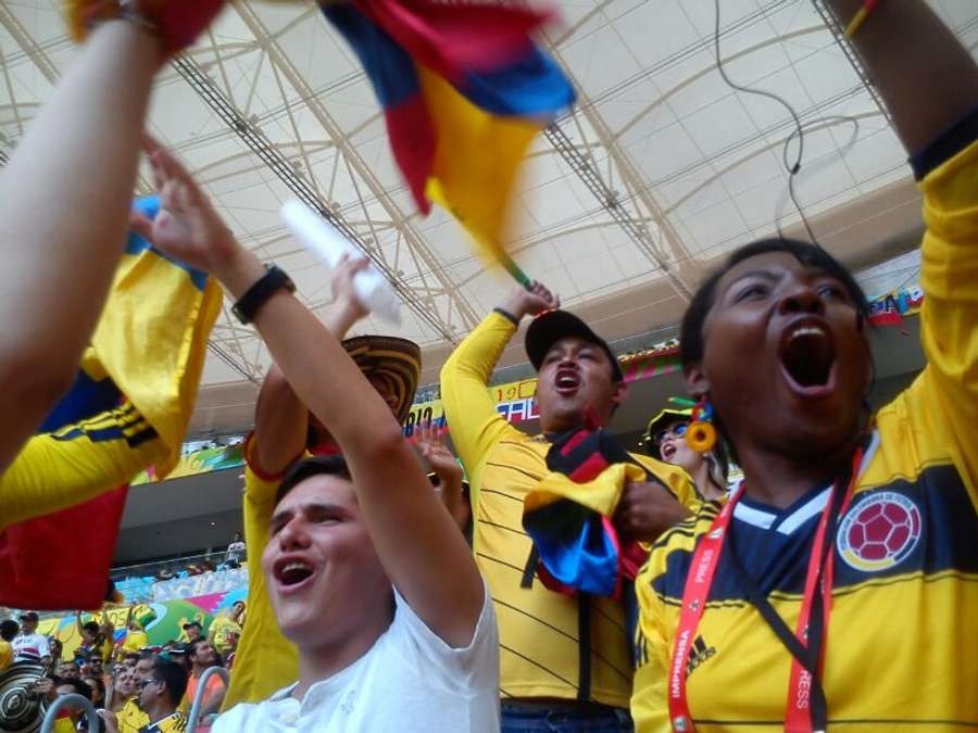 Torcida colombiana em festa no Maracanã