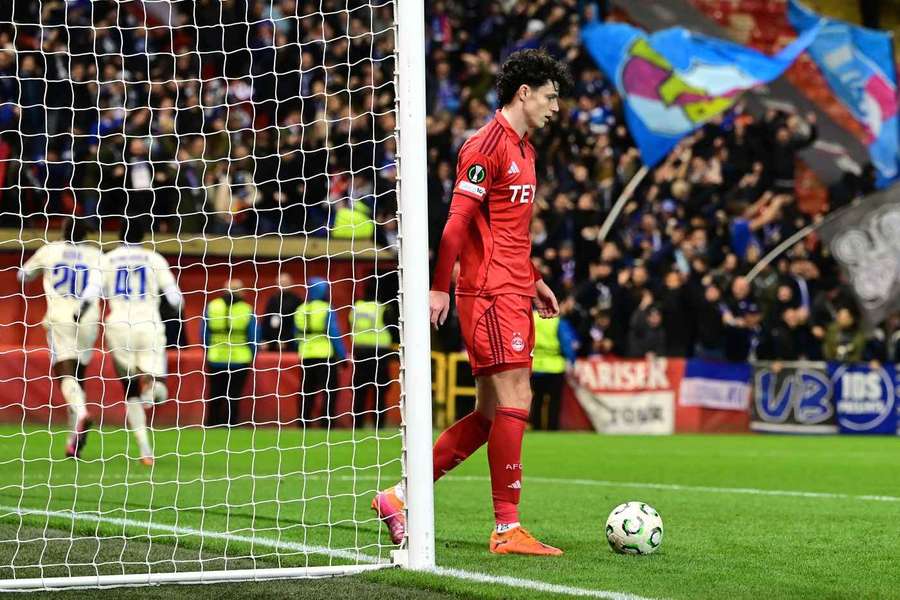 Strasbourg beat Aberdeen despite penalty miss to top Conference League table