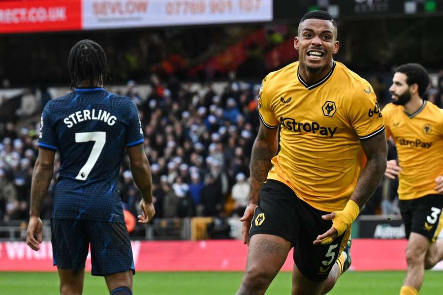 Lemina abriu o placar para o Wolves contra o Chelsea